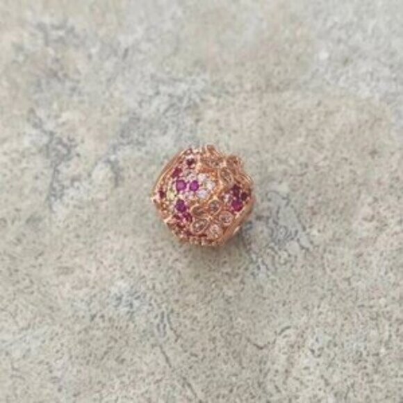 PANDORA Pink Pav?? Daisy Flower Charm - Picture 3 of 3